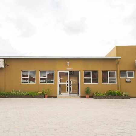Ekamuti Town Lodge Oniihandi Esterno foto